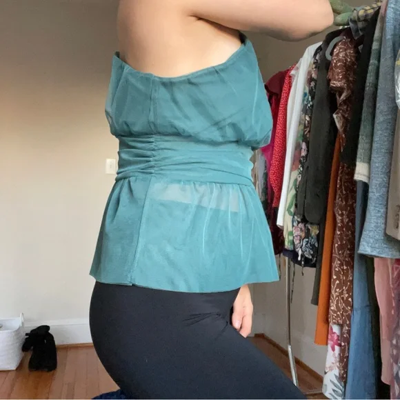 Sincerely Jules Green Naked Shoulder Top - Picture 4 of 7